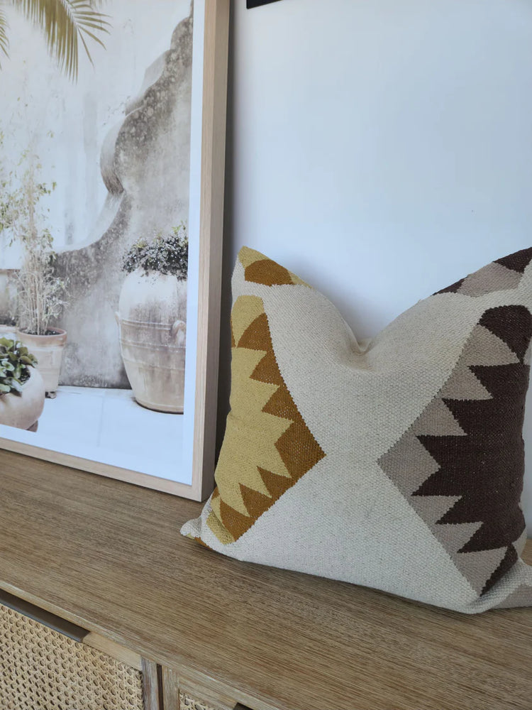 
            
                Load image into Gallery viewer, Bebandem Hand-Loomed Kilim Thick Cotton Cushion
            
        