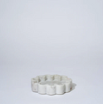 MARBLE OVAL RIBBED CATCHALL WHITE MARLE