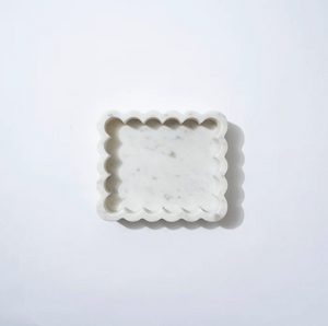 MARBLE RECTANGLE RIBBED CATCHALL WHITE MARLE