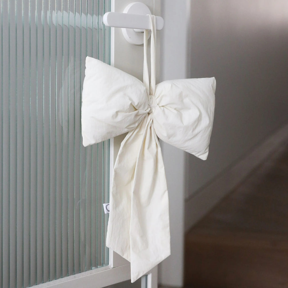 LUVA Hanging Door Bow, Medium Cream