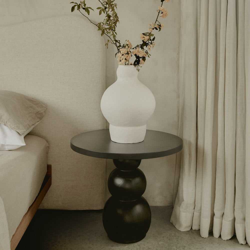 
            
                Load image into Gallery viewer, Joan Side Table I Black
            
        